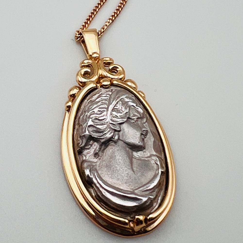 Vintage 14K Yellow Gold Silver Tone Cameo Pendant Necklace 18 Inch Chain